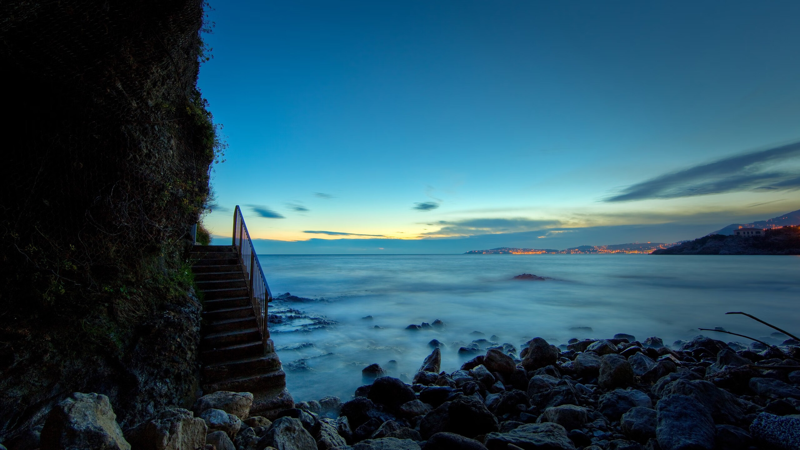 爱游戏中国官网-英超球队采用动态防守策略对抗对手高压进攻效果评估，英超哪个球队打防守反击